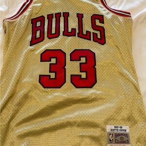 Mitchell & Ness Scottie Pippen Jersey Chicago Bulls Men's Sz medium , RARE Gold.